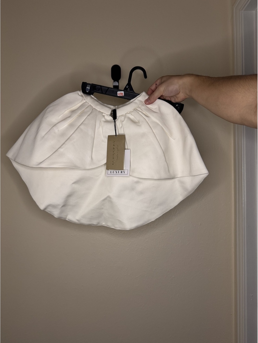 Burberry Shrug Cream Size ONE SIZE
